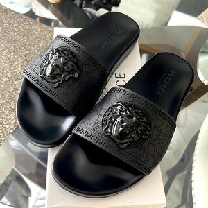 Versace-dupe palazzo Medusa pool slides sandals flats black sz 40 / 8